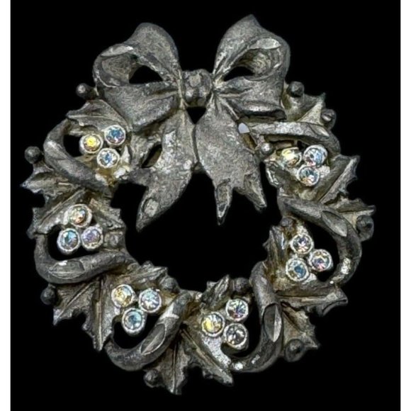 Unbranded Jewelry - Christmas Wreath Brooch Pin Vintage Silvertone Small Rhinestones Bow Holidays